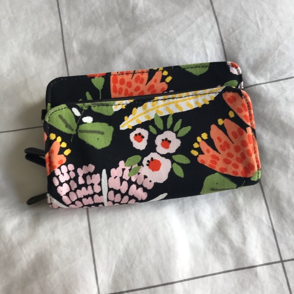 thirty-one Handbags - Thirty One Perfect Cents Wallet